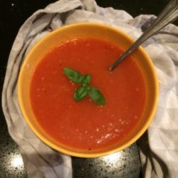 Verse tomatensoep met geroosterde paprika